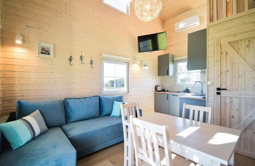 Trzebiatow House | Awesome home in Mrzezyno with WiFi
