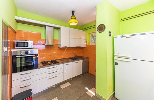 Businci House | Awesome home in Okrug Gornji with WiFi