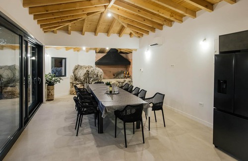 Podbablje House | Awesome home in Poljica with sauna