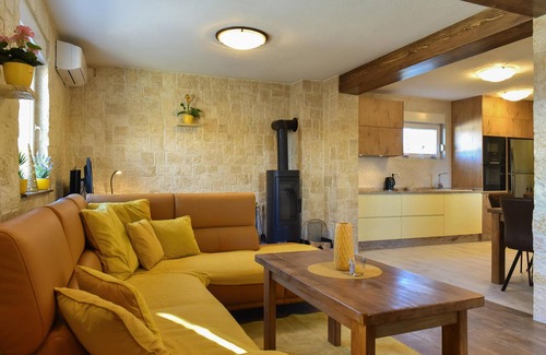 Novigrad House | Awesome home in Pridraga with WiFi