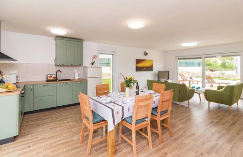 Putini House | Awesome home in Putini