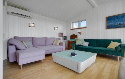 Ronde House | Awesome Home In Rønde With Wifi
