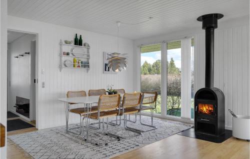 Ronde House | Awesome Home In Rønde With Wifi