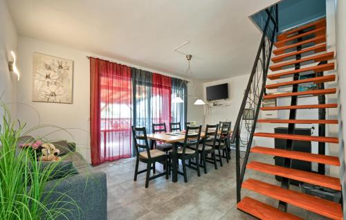 Vinica House | Awesome Home In Vinica Breg With Wifi