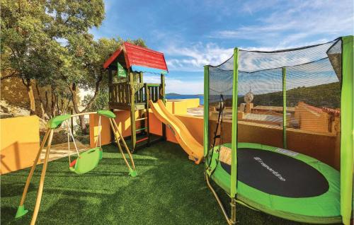 Vinisce House | Awesome Home In Vinisce