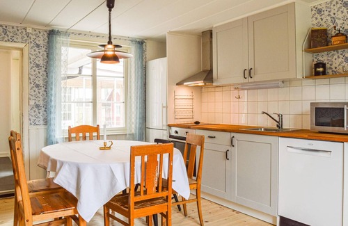 Vrena House | Awesome home in Vrena with WiFi
