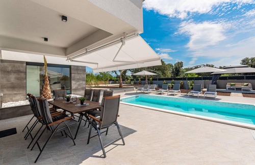 Zaton House | Awesome home in Zaton with WiFi