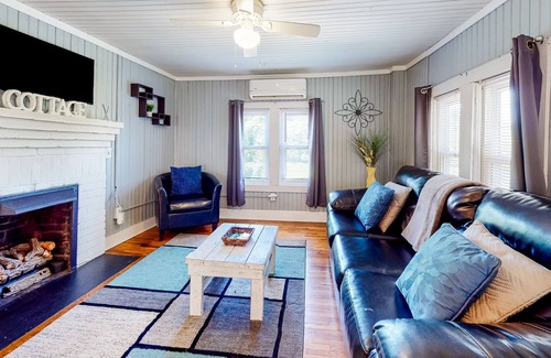Horse Shoe House | Awesome house in Horse Shoe with fireplaces, firepit, patio & grill