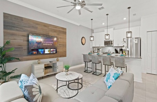 Kissimmee Ski Chalet | Awesome Townhouse 4Bed/3Bath/Pool/5Min Disney