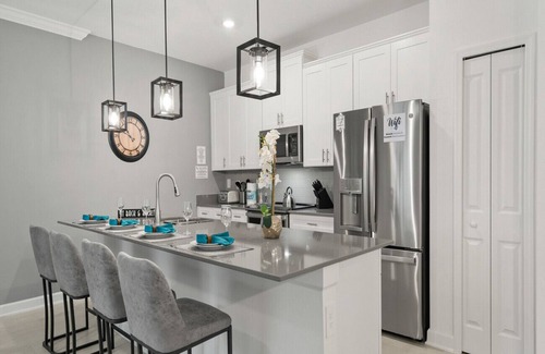 Kissimmee Ski Chalet | Awesome Townhouse 4Bed/3Bath/Pool/5Min Disney