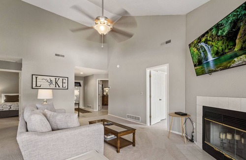 Village of Four Seasons Condo | Awesome lakeview top floor condo