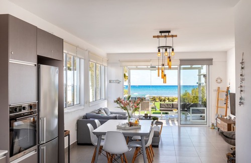 Ayia Thekla Villa | Ayia Thekla Seafront Villa Dagi