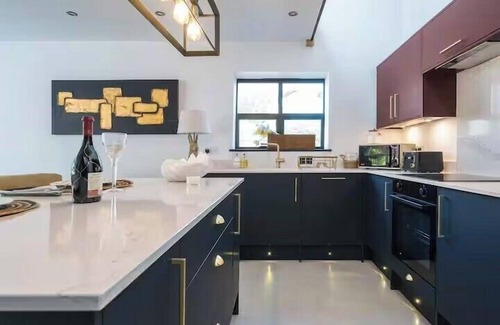 Aylesford House | Aylesford-House-Sleeps 2 & 1 infant-Parking-Garden
