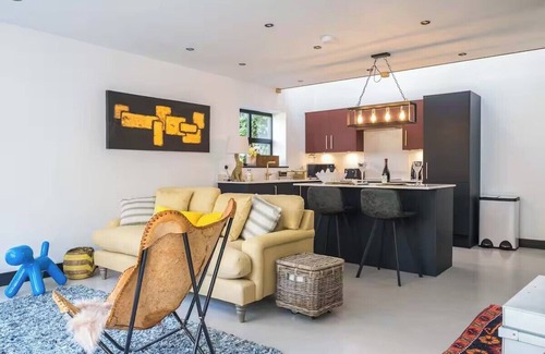 Aylesford House | Aylesford-House-Sleeps 2 & 1 infant-Parking-Garden