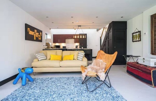 Aylesford House | Aylesford-House-Sleeps 2 & 1 infant-Parking-Garden