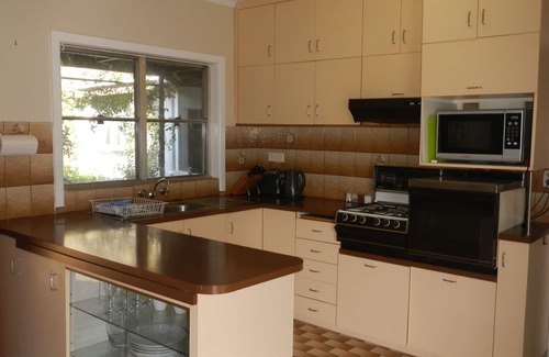 Warburton House | Azalea House - Family Accommodation