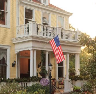 Historic Downtown Savannah Bed & Breakfast | Azalea Inn and Villas