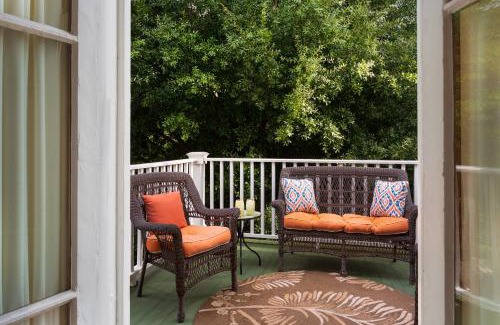Historic Downtown Savannah Bed & Breakfast | Azalea Inn and Villas