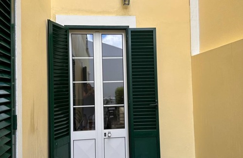 Ponta Delgada Cabin | Azor International Hostel - Q5