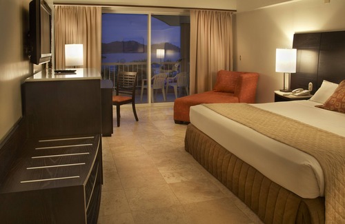 Ixtapa Resort | Azul Ixtapa Beach Resort and Convention Center - All Inclusive