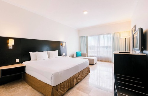 Ixtapa Resort | Azul Ixtapa Beach Resort and Convention Center - All Inclusive