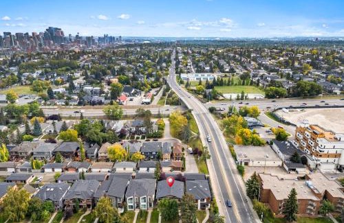 Richmond House | Azure Glow Retreat Central Calgary Sleeps 9