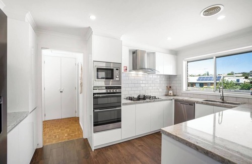 Clifton Springs House | Azure Majesty Cliftons Grand Waterfront Haven