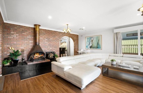 Clifton Springs House | Azure Majesty - Clifton's Grand Waterfront Haven