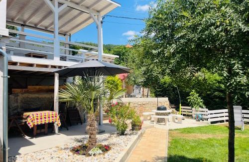 Pecs Villa | Bálics Vendégház