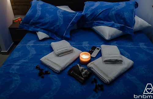 Kerameikos Apartment | B.1 LUXURY SUITE ACROPOLIS VIEW PRIVATE JACUZZI ON BALCONY NETFLIX