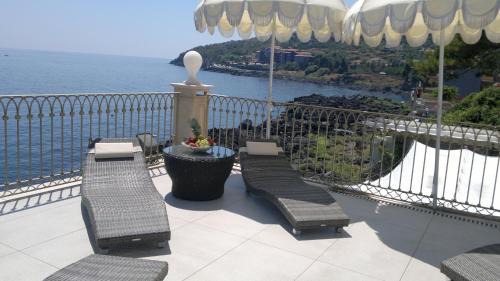 Santa Tecla Bed & Breakfast | B&B Acireale - Il Cavalluccio Marino Fronte Mare