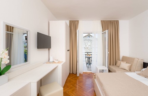 Island Hvar Bed & Breakfast | B&B Aurora