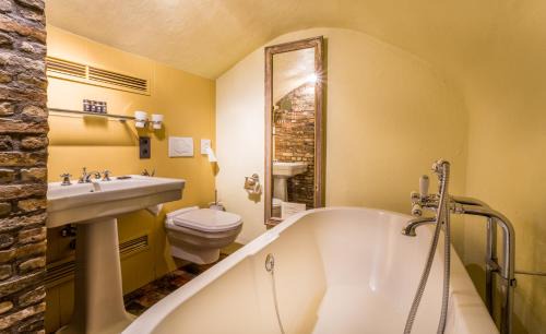 Historical Center Bruges Bed & Breakfast | B&B Canal Deluxe