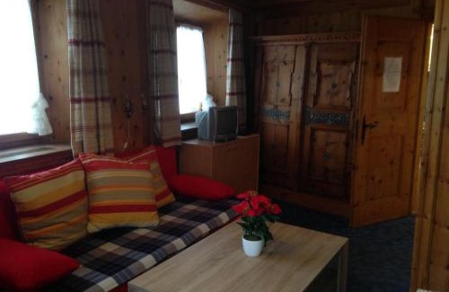 Engadin Scoul Apartment | B&B Hotel & Appartements Chasa Valär
