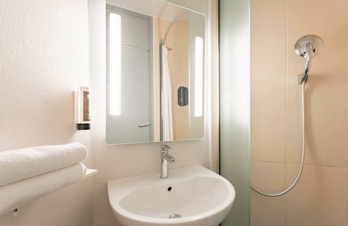 Calais Hotel | B&B HOTEL Calais Centre Saint-Pierre
