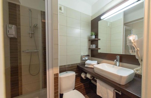 Anatole France Danton Hotel | B&B Hotel Le Havre Centre