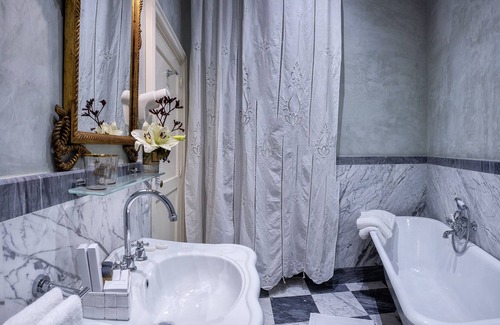 Carrara House | B&B La bottega d'Arte