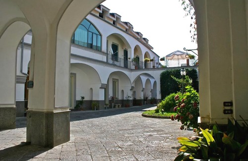 Sant'Antimo Hotel | B&B La Corte