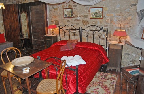 Brienza Bed & Breakfast | B&B La Voce del Fiume: "Ruby" suite