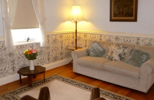 Kyneton Cottage | B&B on Piper - Beautiful Cottage Accommodation