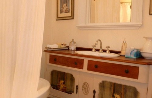 Kyneton Cottage | B&B on Piper - Beautiful Cottage Accommodation