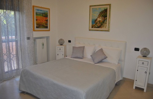 Municipio 5 Bed & Breakfast | B & b Villa Aurora Bari - a stone's throw from the airport and the sea-town hall5