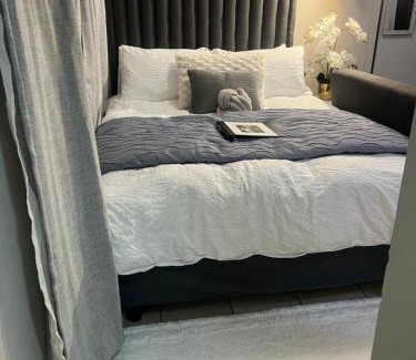 Greater Johannesburg Metropolitan Area House | B-Hive at Devland Room 3
