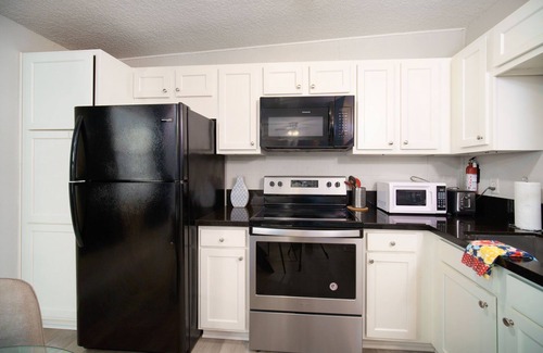 Oak Haven Apartment | ~[B] River Bank Repose Sleeps 6 Private Units~