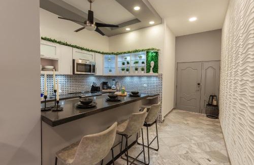 San Francisco Apartment | B&W, 2BR, Near Beach, WIFI, AC in Old San Juan