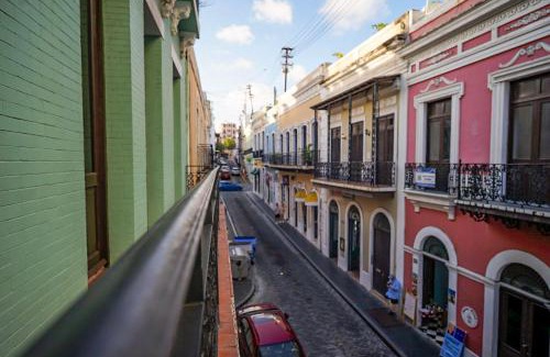 San Francisco Apartment | B&W, 2BR, Near Beach, WIFI, AC in Old San Juan