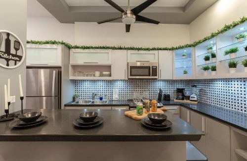 San Francisco Apartment | B&W, 2BR, Near Beach, WIFI, AC in Old San Juan