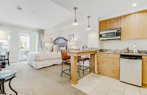Isle of Palms Hotel | B214 Residence at Sweetgrass