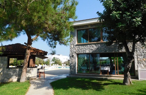 Kucukerenkoy Apartment | B7-2, Ground Floor apt, Sunflower Garden Apartment, Crystal Bay Marina