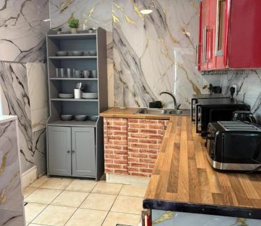 Dudden Hill House | BA-Excellent Room fits 4 in Wembley